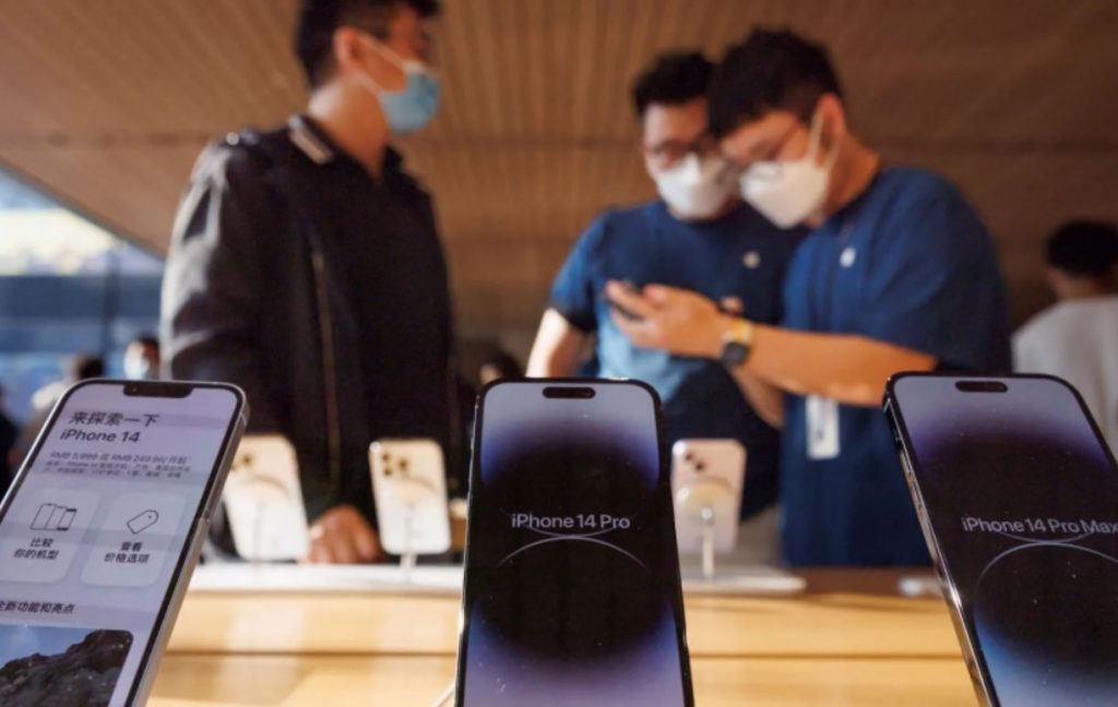 Surge in iPhone Sales in China Signals Recovery for the Brand in the Country